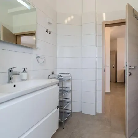 Vakantiehuis In With Swimming Pool *