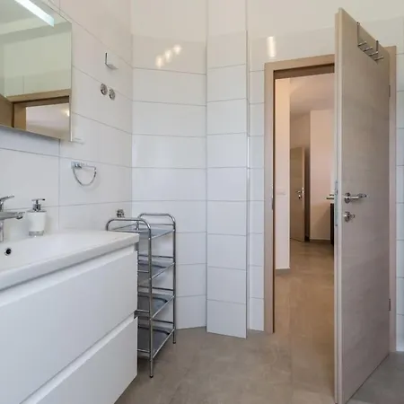 Vakantiehuis In With Swimming Pool